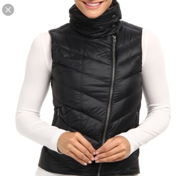 Patagonia Jackets & Blazers - Patagonia black Prow Puffer Down Vest